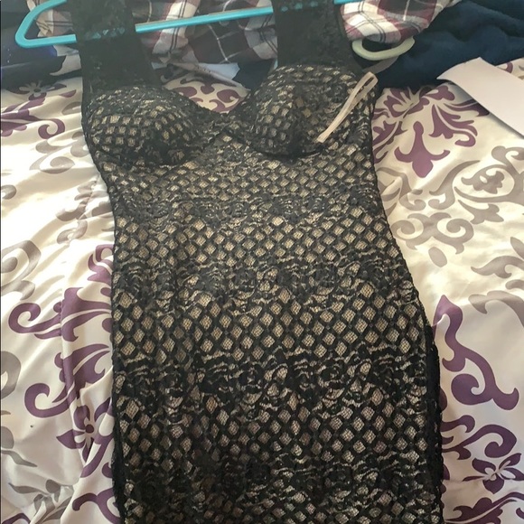 Lace dress - Picture 1 of 2